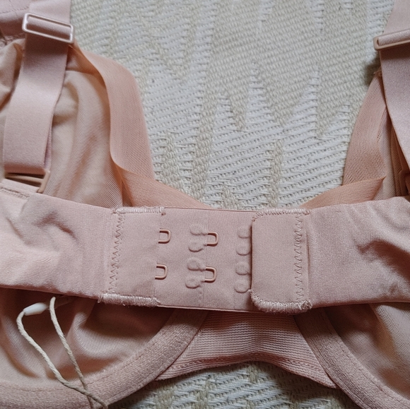 SKIMS Molded Unlined Demi Bra - Picture 7 of 14